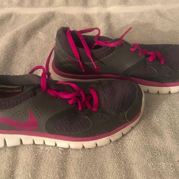 Nike Flex 512108-006 Size 6.5 M Black Purple Runni - Picture 1 of 3